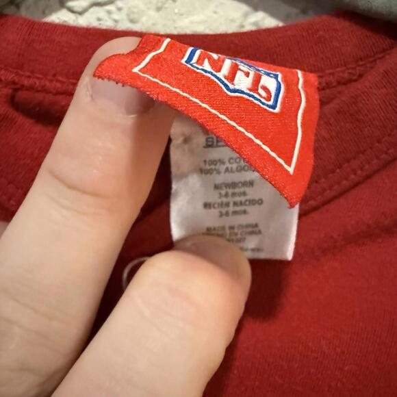 VINTAGE NFL TAMPA BAY BUCCANEERS CARTOON LOGO TODDLER ONE PIECE Size 3-6 Months - Picture 4 of 4